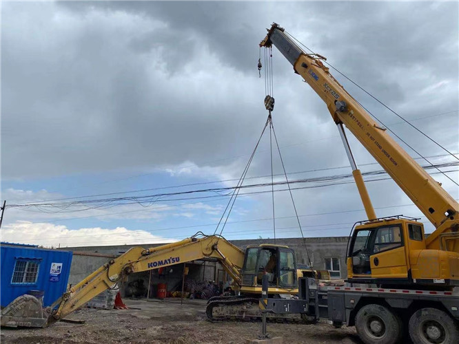 浦东新区25吨吊车的工作半径是多少？