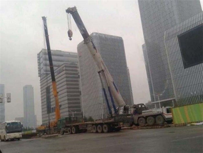 浦东新区“自动找平”—— 吊车的 “平地神器” 技术